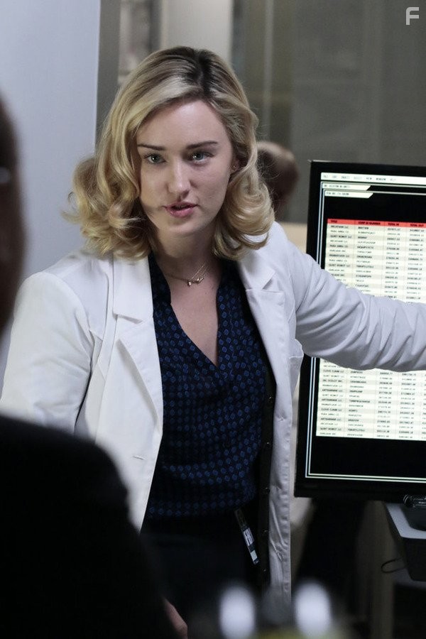 Ashley Johnson in Слепое пятно (2015)