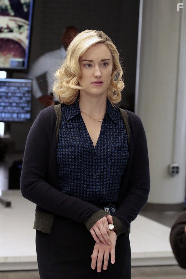 Ashley Johnson in Слепое пятно (2015)