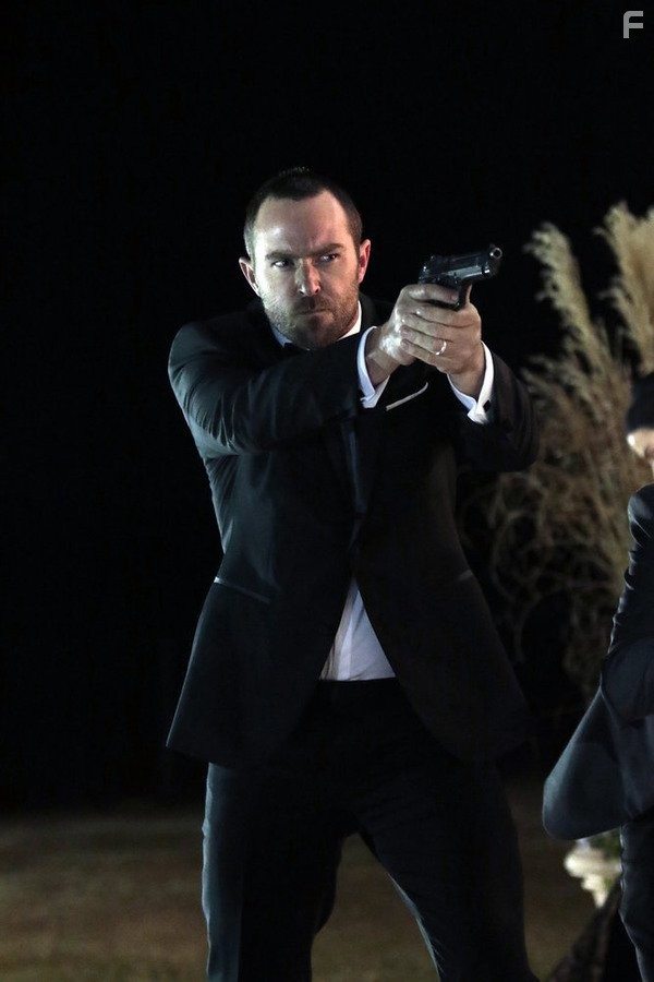 Sullivan Stapleton in Слепое пятно (2015)