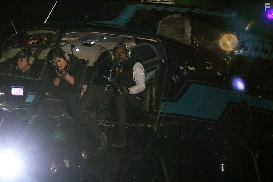 Rob Brown and Audrey Esparza in Слепое пятно (2015)