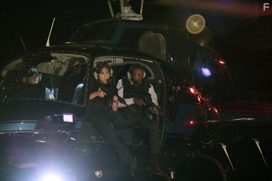 Rob Brown and Audrey Esparza in Слепое пятно (2015)