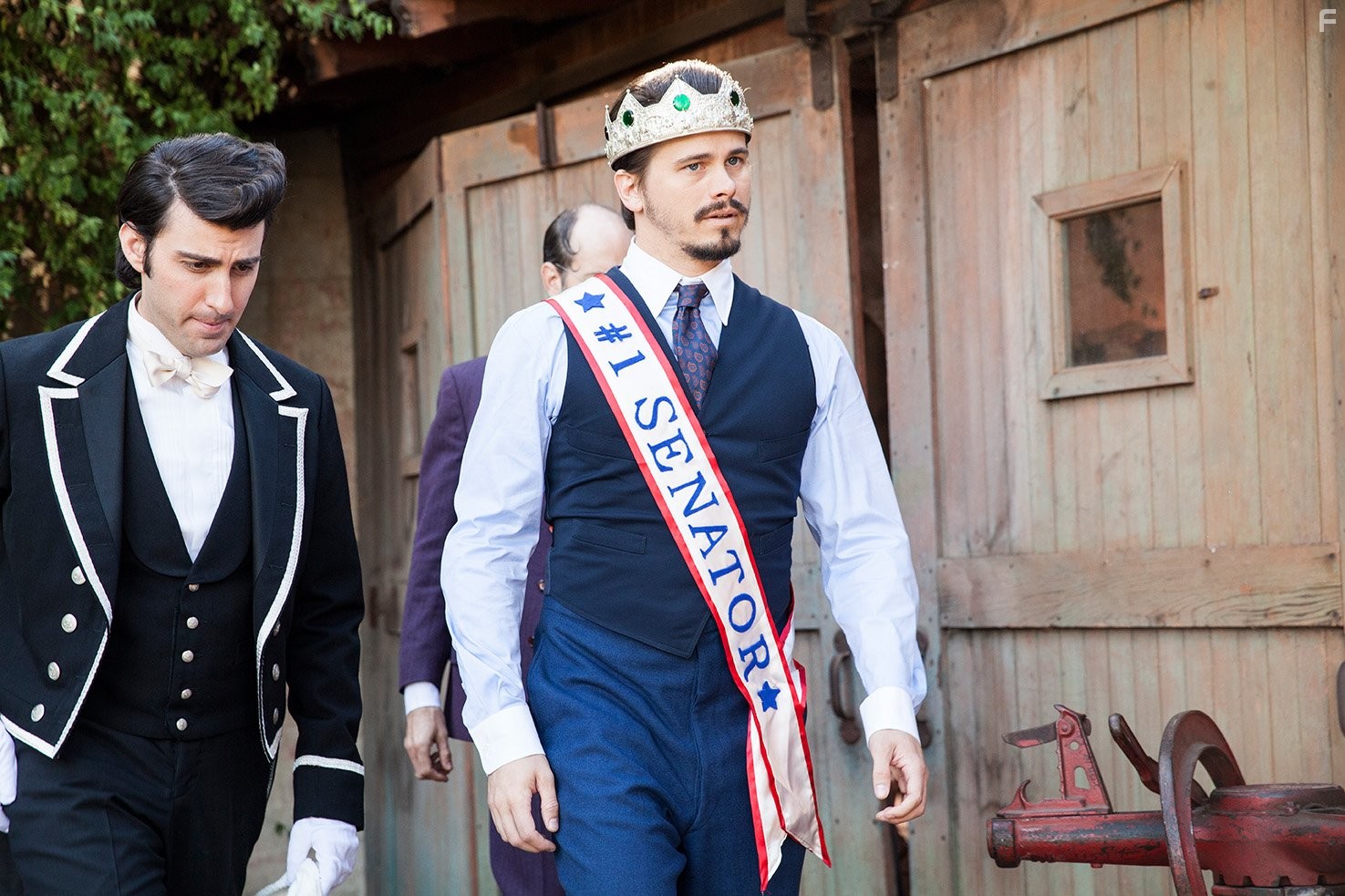 Jason Ritter and Armen Weitzman in Другое время (2015)