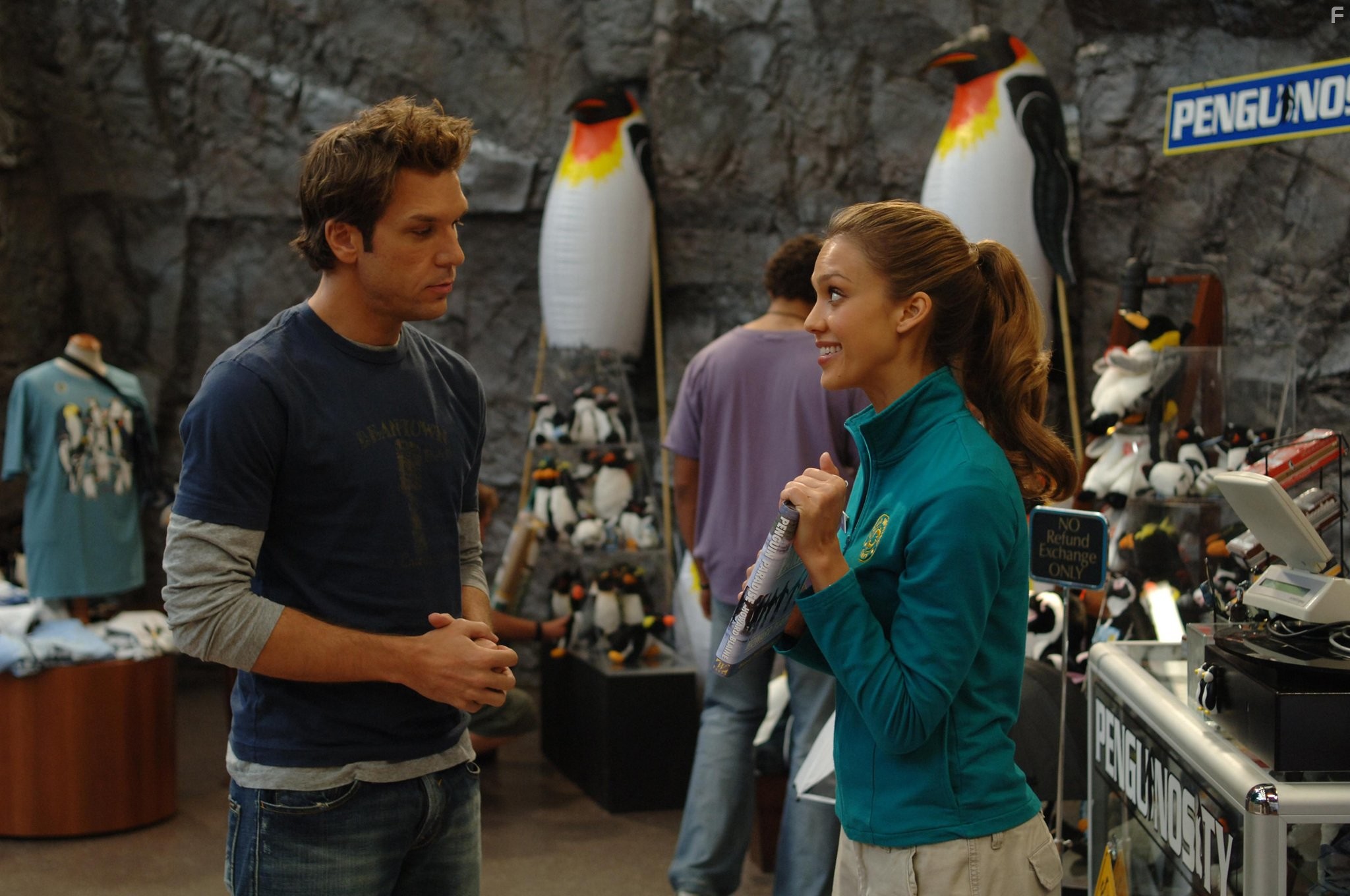 Jessica Alba and Dane Cook in Удачи, Чак! (2007)