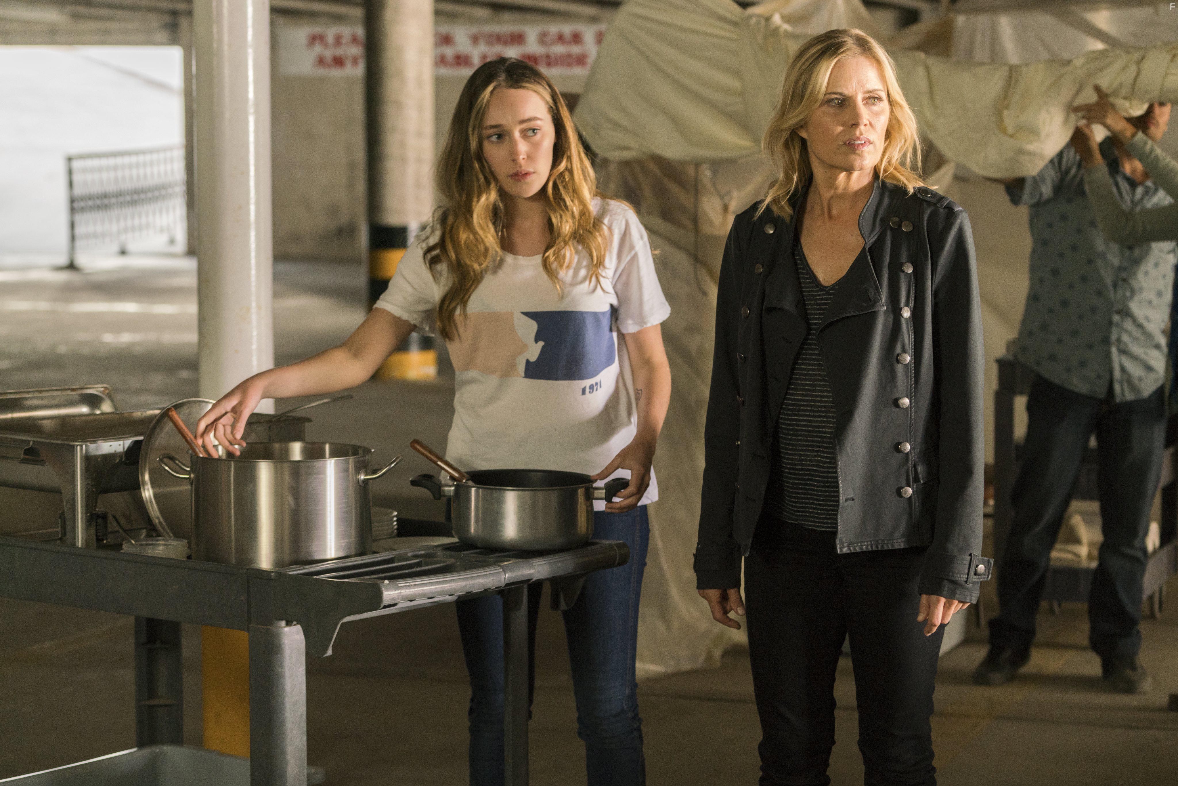 Kim Dickens and Alycia Debnam-Carey in Fear the Walking Dead (2015)