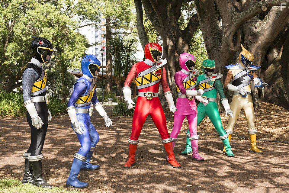 Power Rangers Dino Charge (2015)