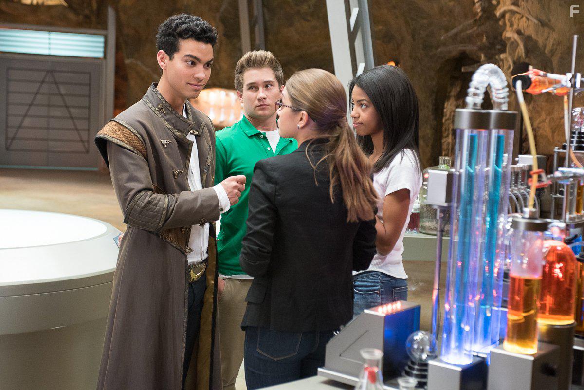 Michael Taber, Davi Santos, Claire Blackwelder, and Camille Hyde in Power Rangers Dino Charge (2015)