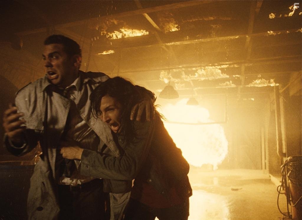 Famke Janssen and Bobby Cannavale in 100 футoв (2008)