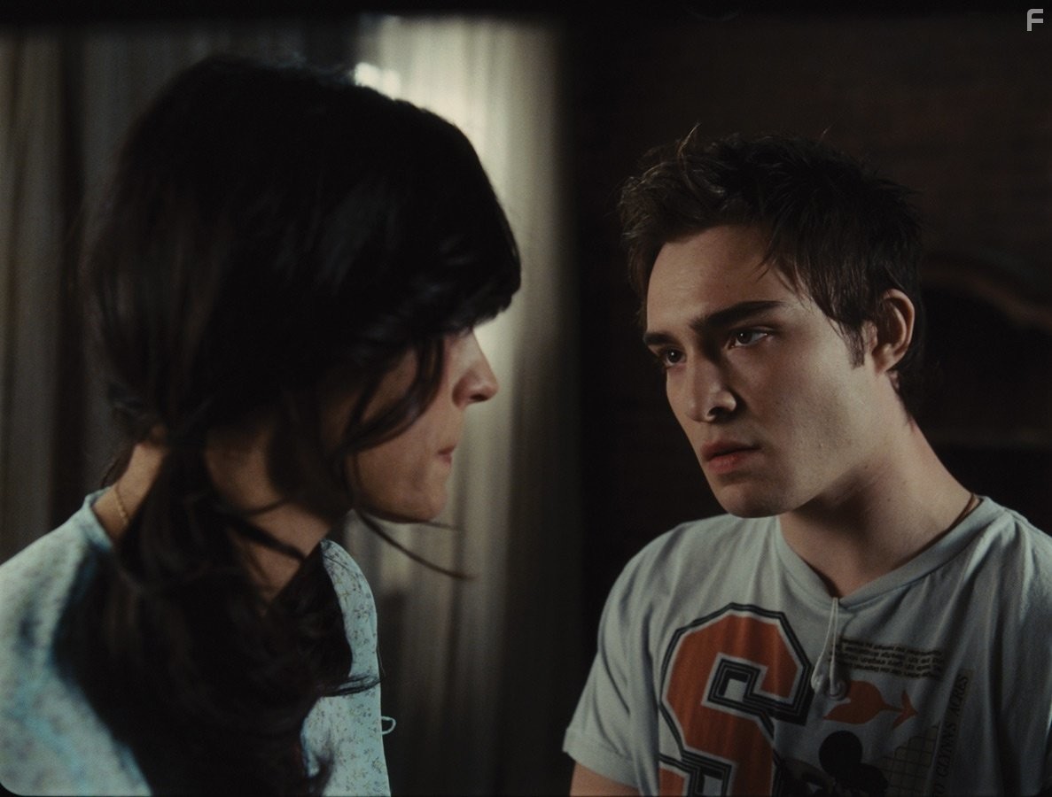 Famke Janssen and Ed Westwick in 100 футoв (2008)