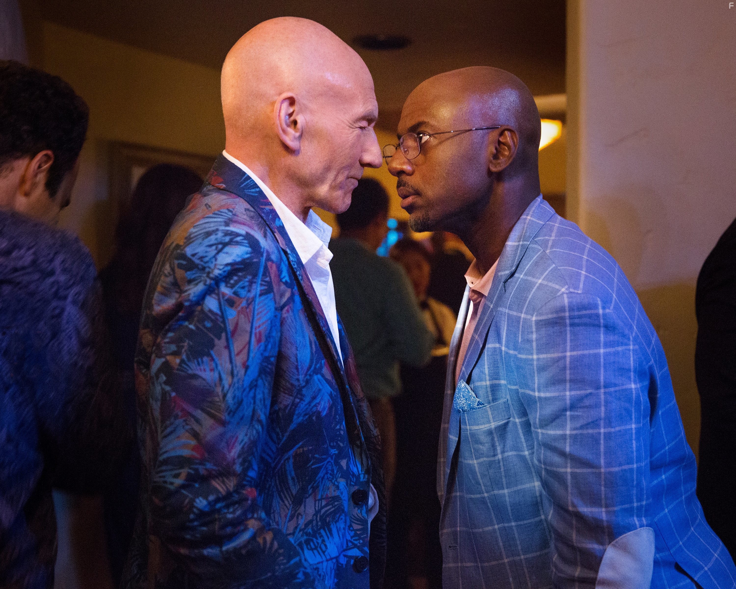Patrick Stewart and Romany Malco in Блант говорит (2015)