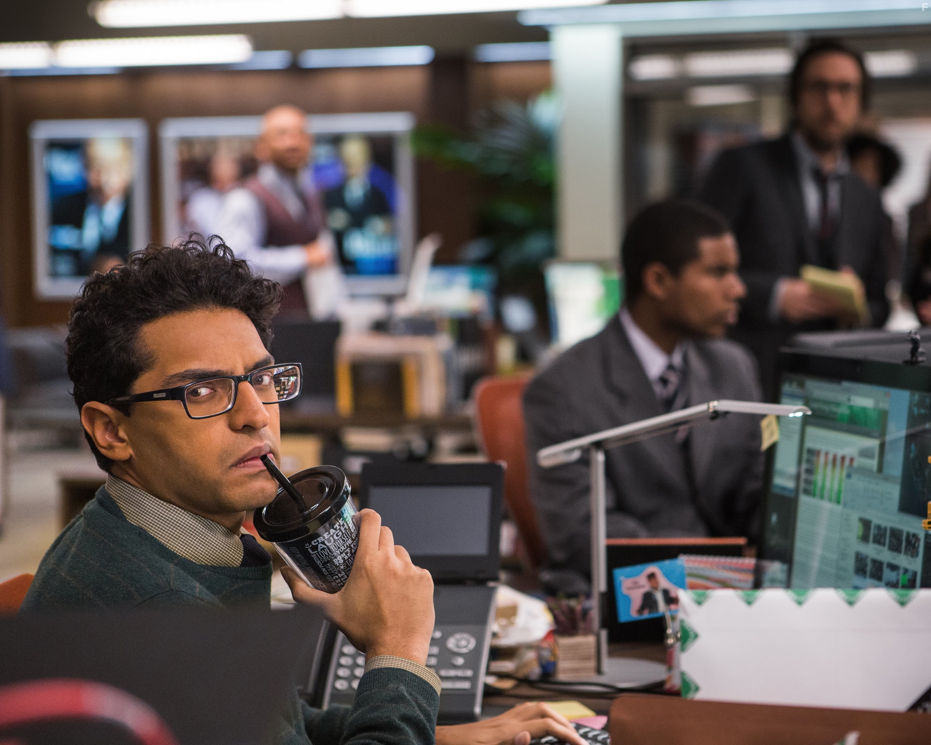 Timm Sharp, Jacki Weaver, and Karan Soni in Блант говорит (2015)