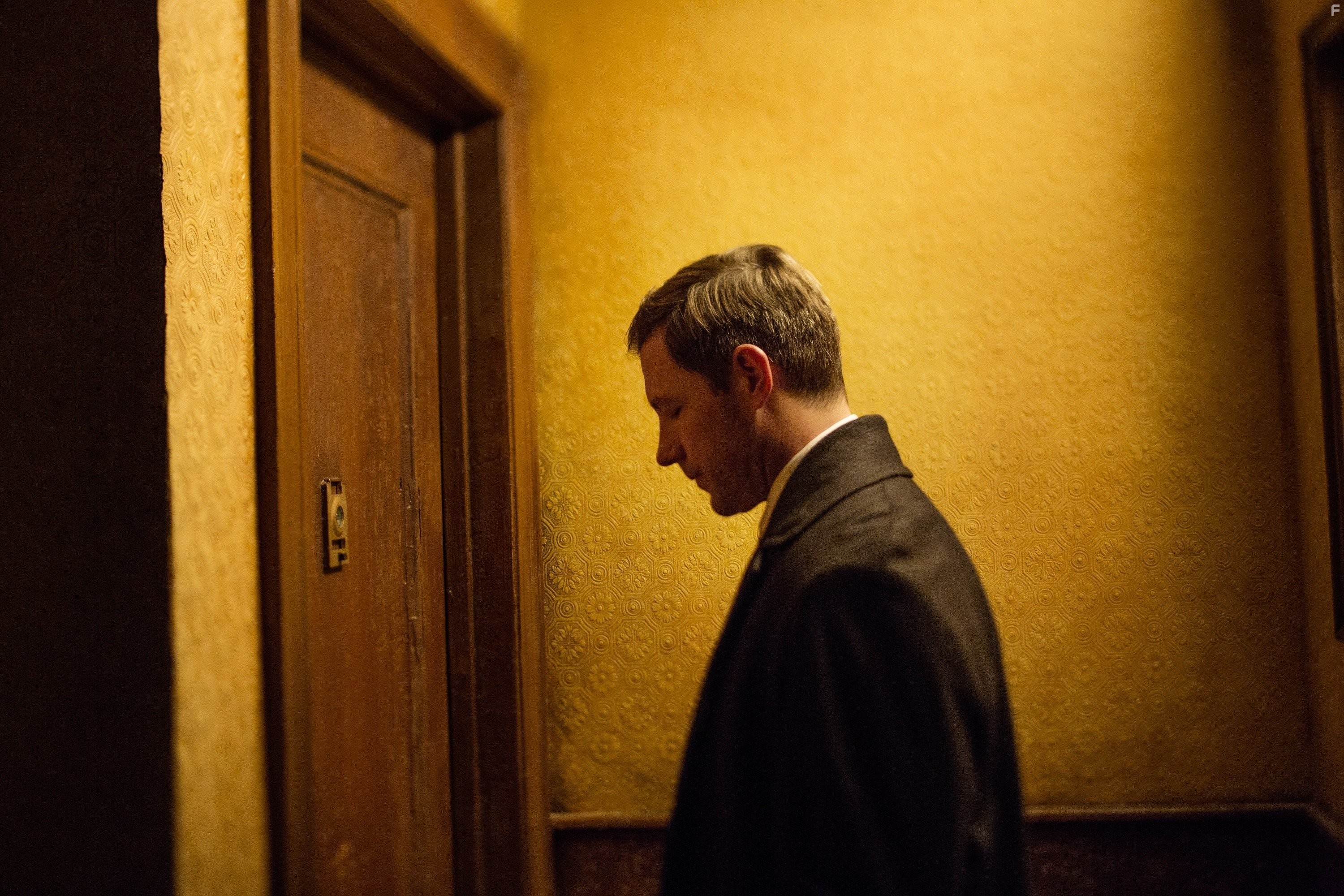 Edward Burns in Общественная мораль (2015)