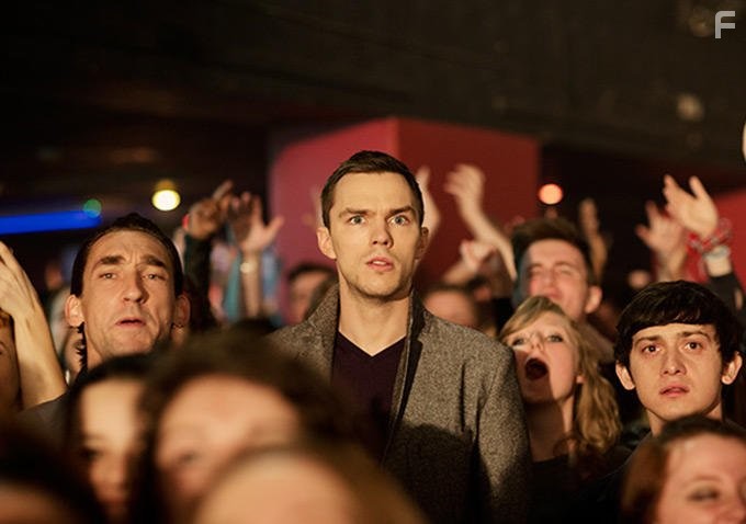Nicholas Hoult in Убей своих друзей (2015)