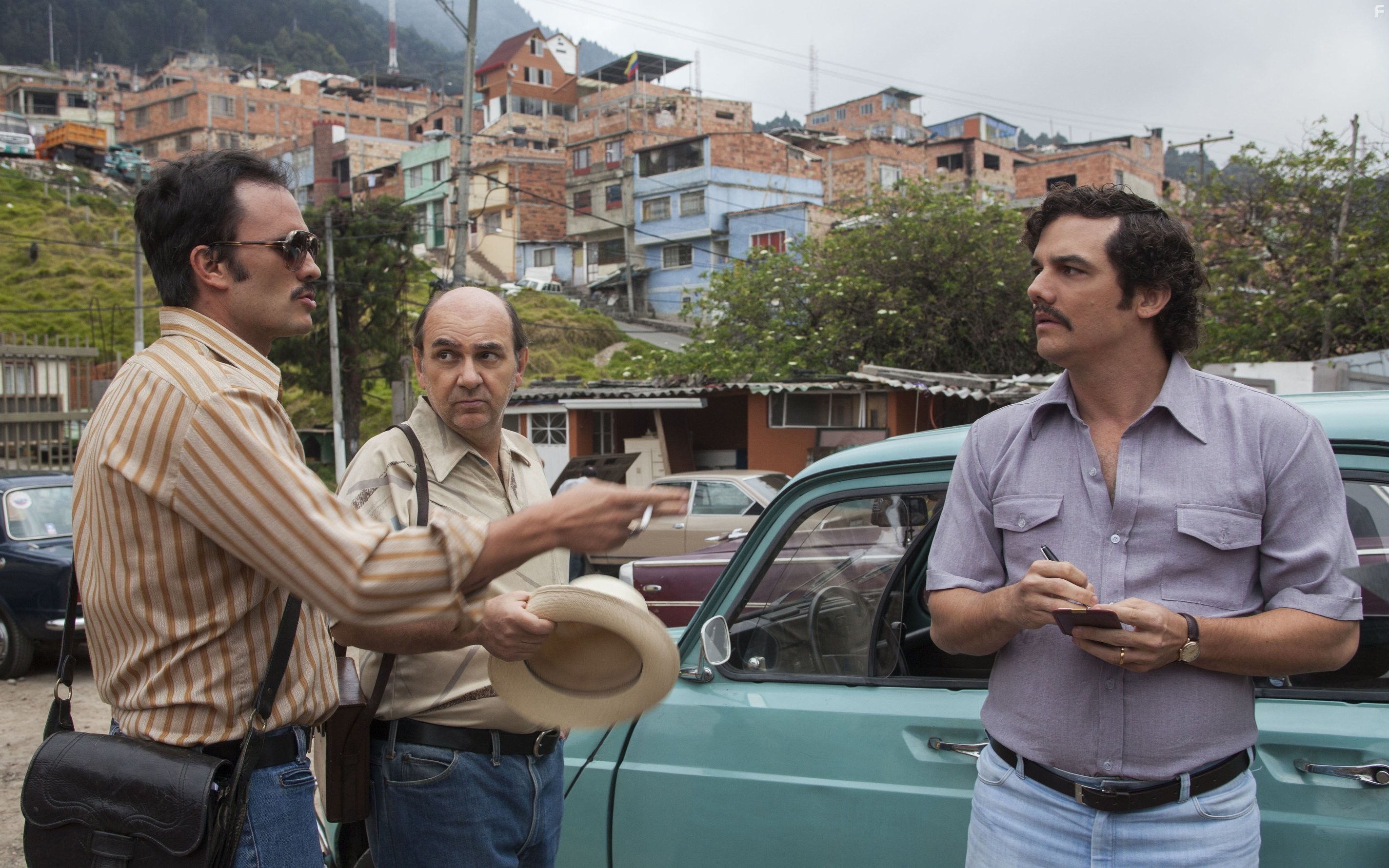 Luis Gnecco, Wagner Moura, and Juan Pablo Raba in Нарко (2015)