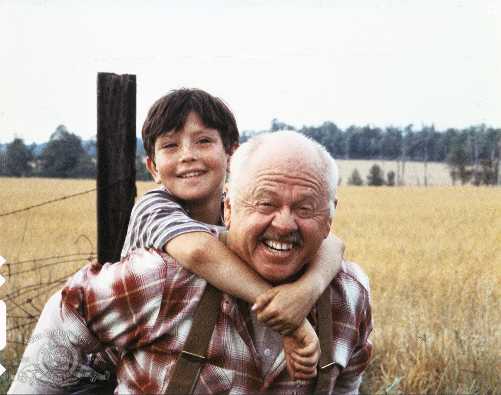 Mickey Rooney and Kelly Reno in Чeрный скакун (1979)