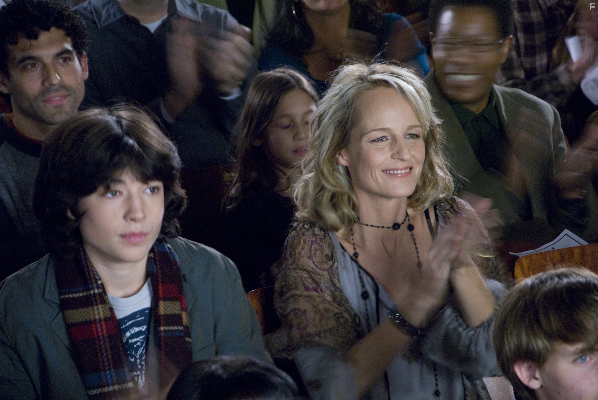 Helen Hunt and Ezra Miller in Каждый Божий день (2010)