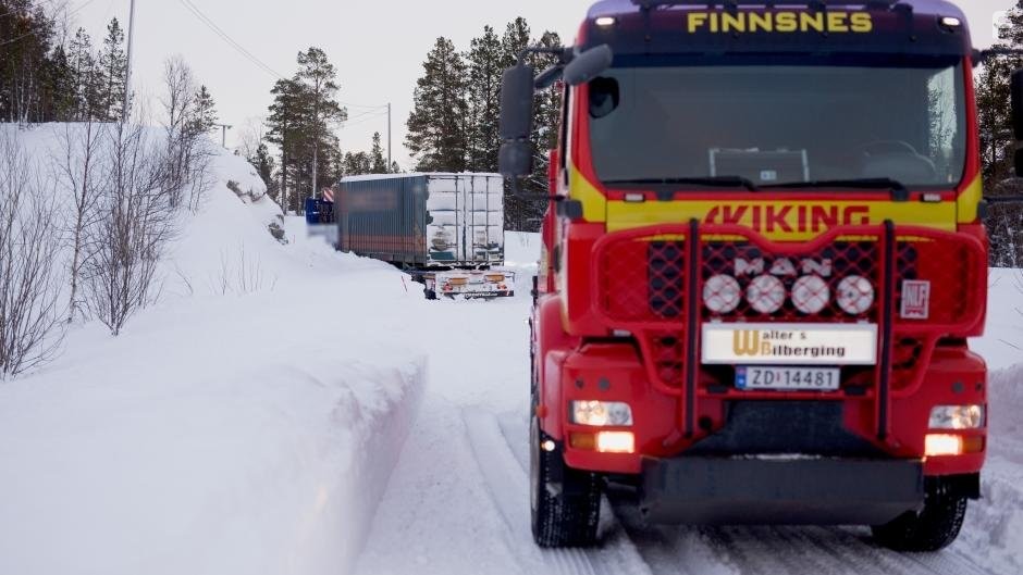 Ice Road Rescue (2015)