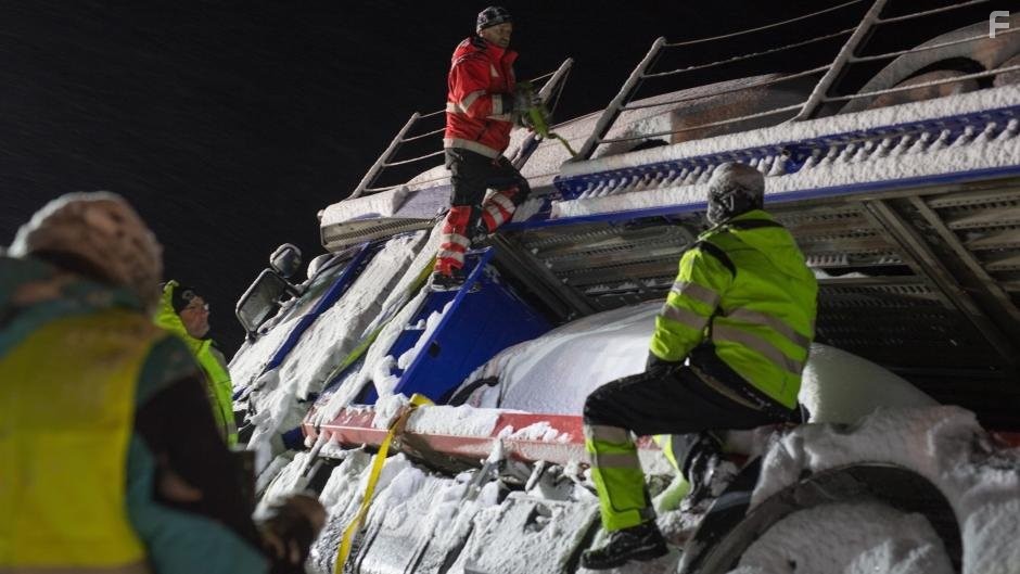 Ice Road Rescue (2015)