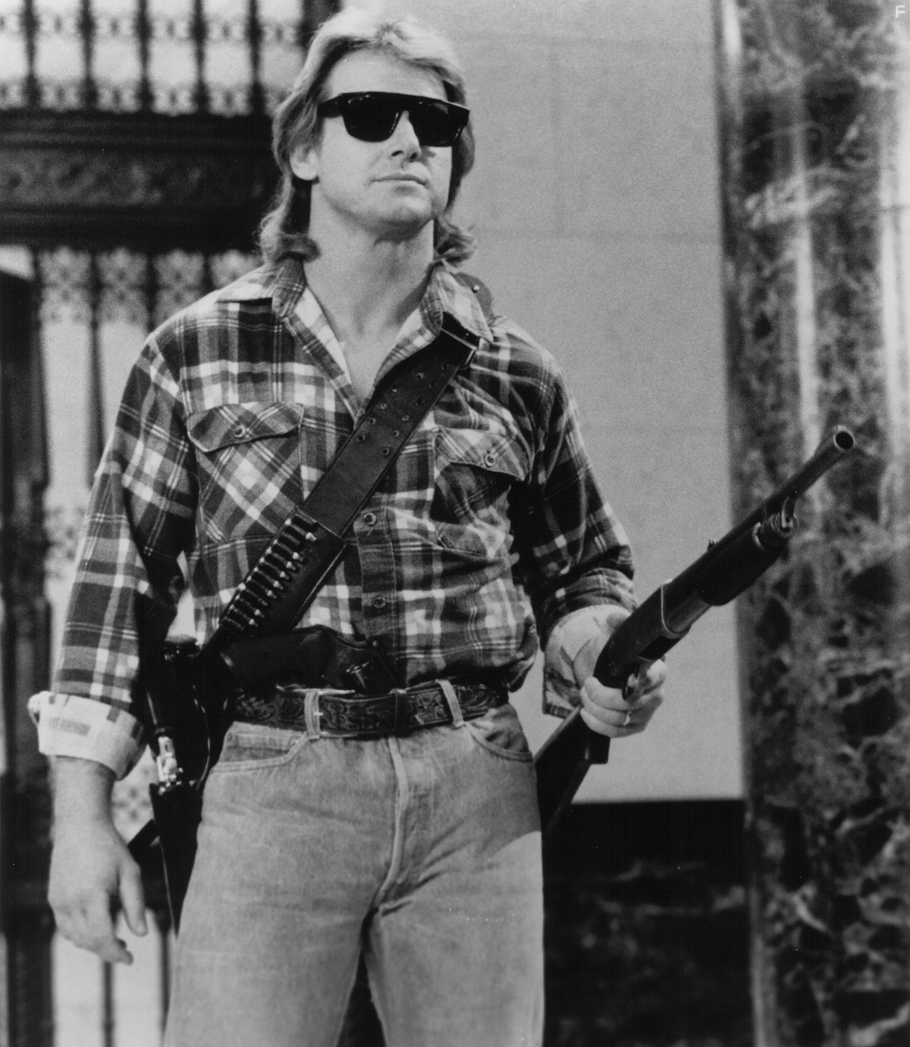 Roddy Piper in Чyжие среди нас (1988)