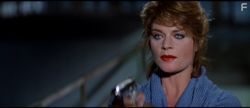Meg Foster in Чyжие среди нас (1988)