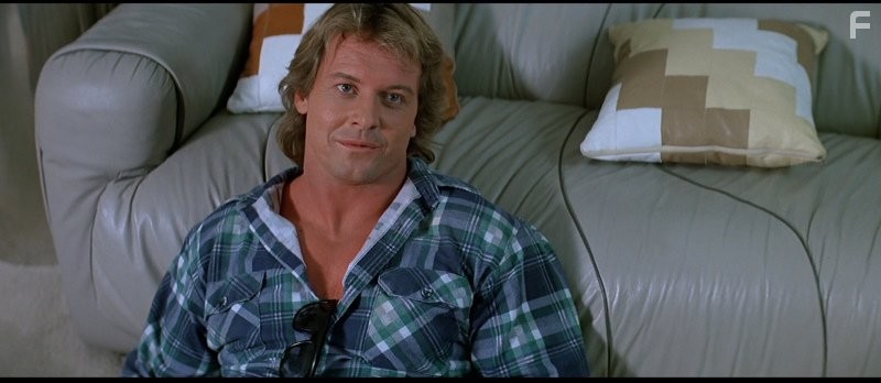 Roddy Piper in Чyжие среди нас (1988)