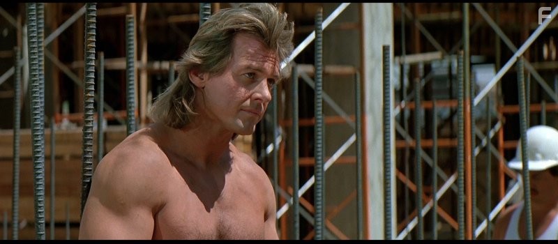 Roddy Piper in Чyжие среди нас (1988)