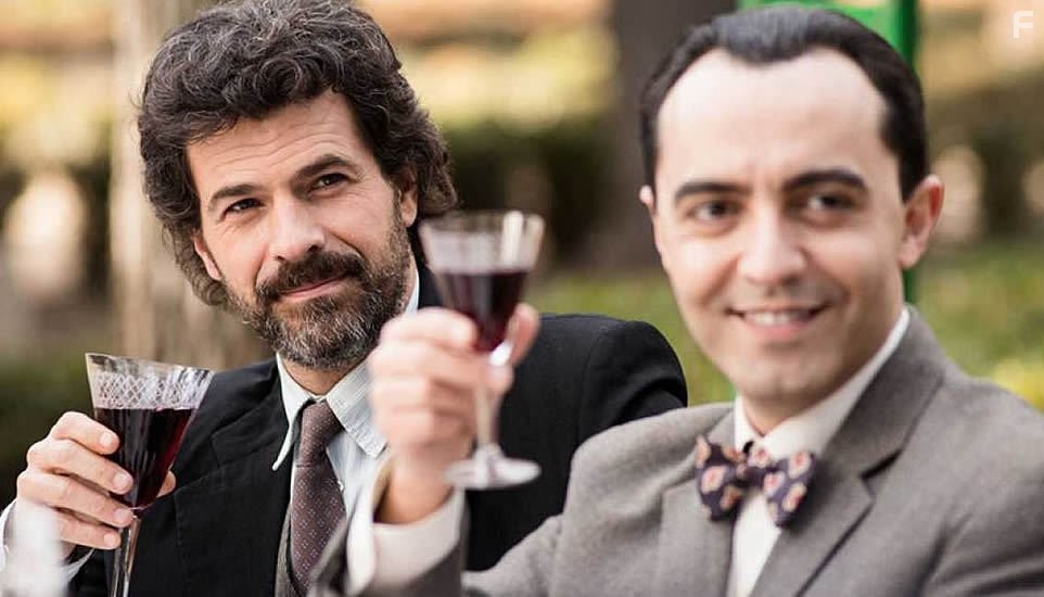 Rodolfo Sancho and ?ngel Ruiz in El ministerio del tiempo (2015)