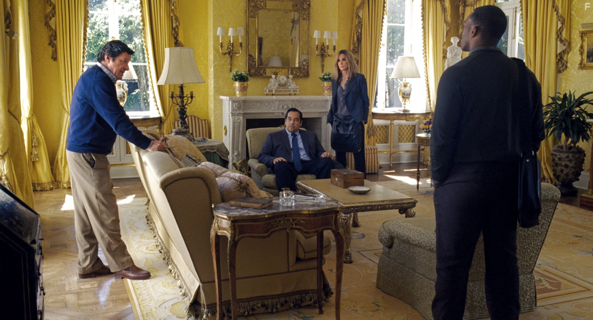 Sandra Bullock, Joaquim de Almeida, Dominic Flores, and Anthony Mackie in Наш бренд - кризис (2015)