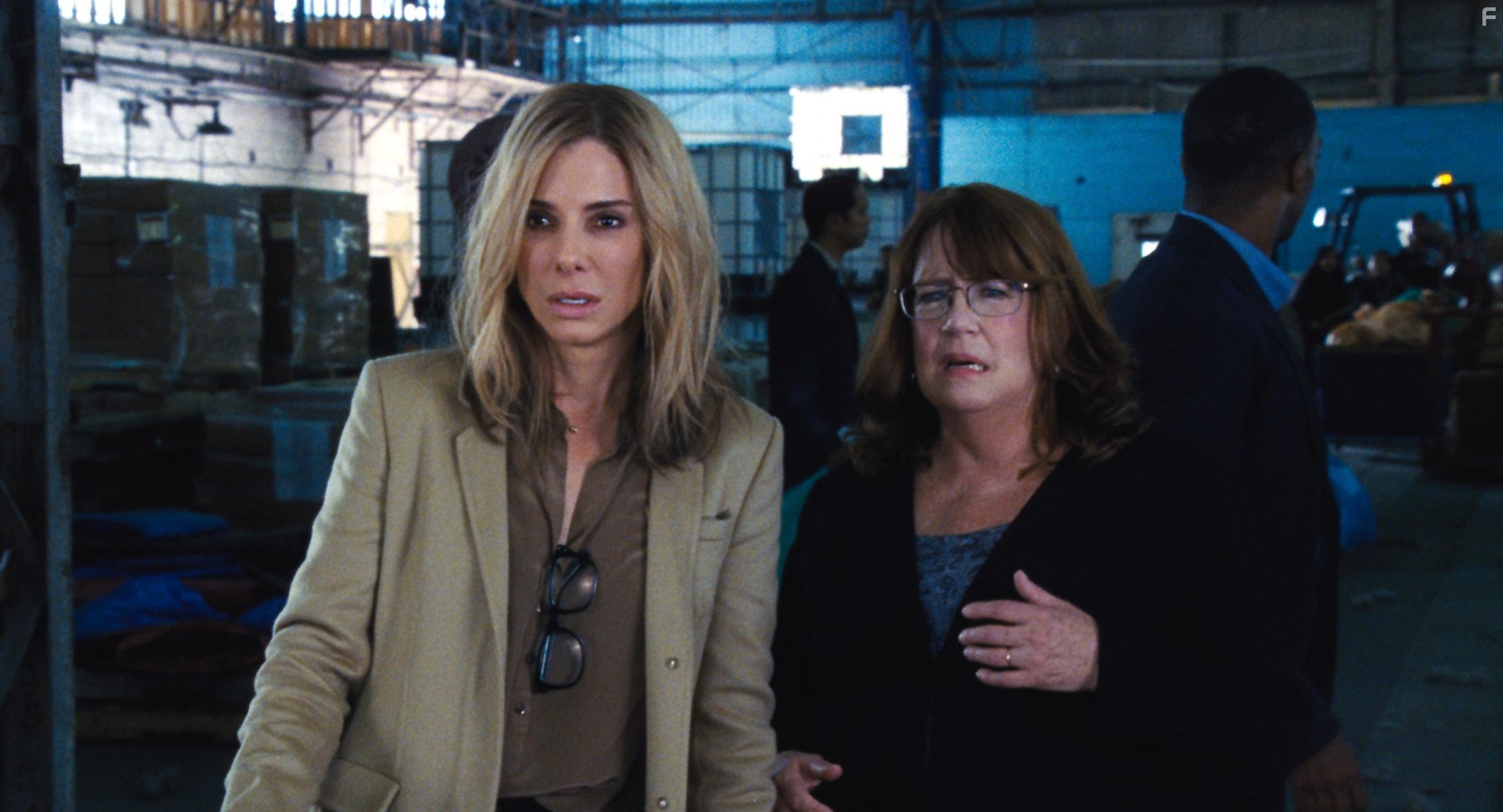 Sandra Bullock and Ann Dowd in Наш бренд - кризис (2015)