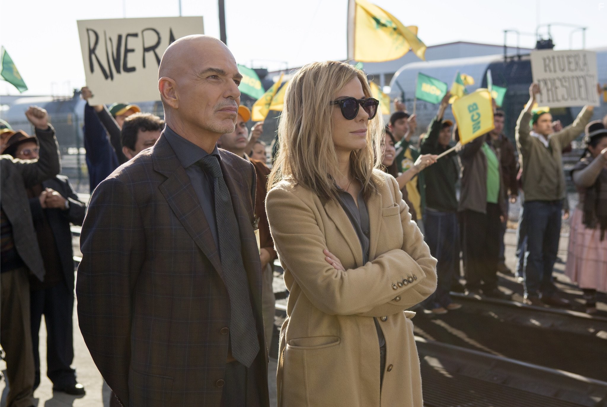 Sandra Bullock and Billy Bob Thornton in Наш бренд - кризис (2015)