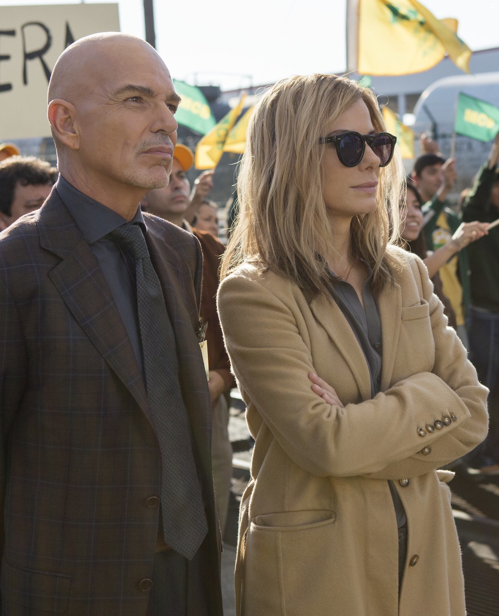 Sandra Bullock and Billy Bob Thornton in Наш бренд - кризис (2015)