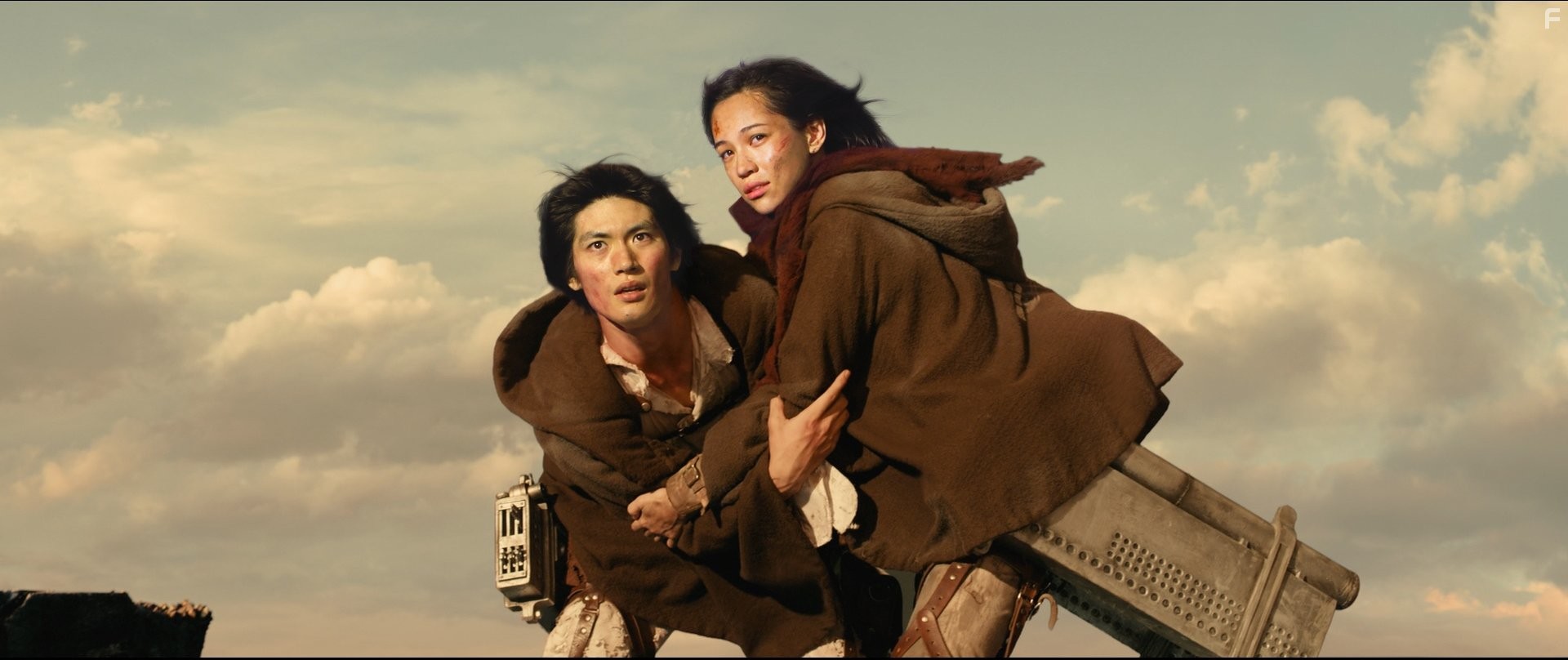 Haruma Miura and Kiko Mizuhara in Атака титанов. Фильм второй: Конец света (2015)