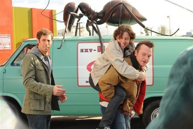 Tom Arnold and Josh Cooke in Управление страстью (2010)