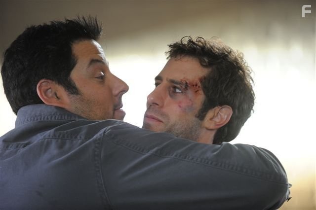 Greg Grunberg and Josh Cooke in Управление страстью (2010)