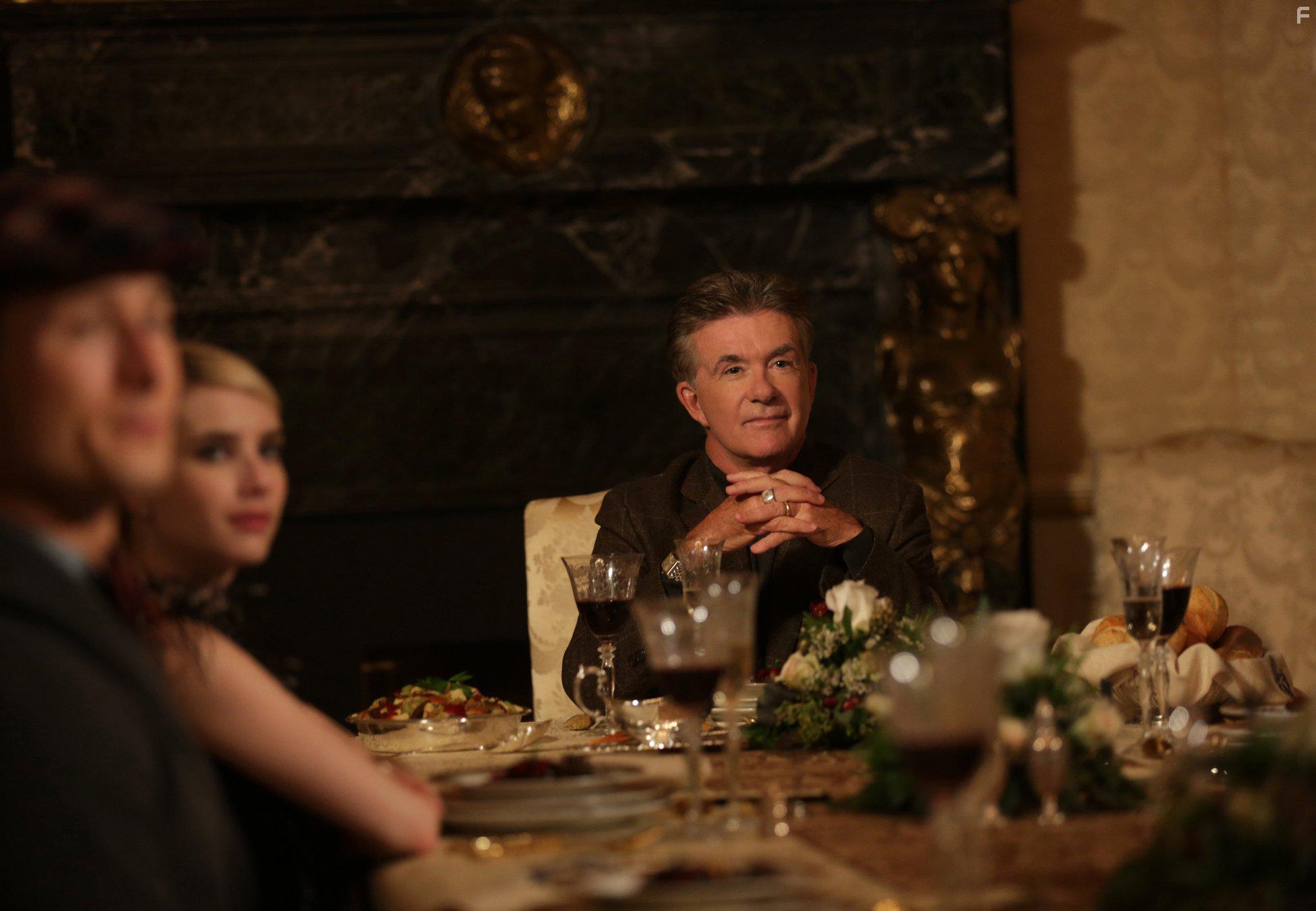Alan Thicke, Emma Roberts, and Glen Powell in Scream Queens (2015)