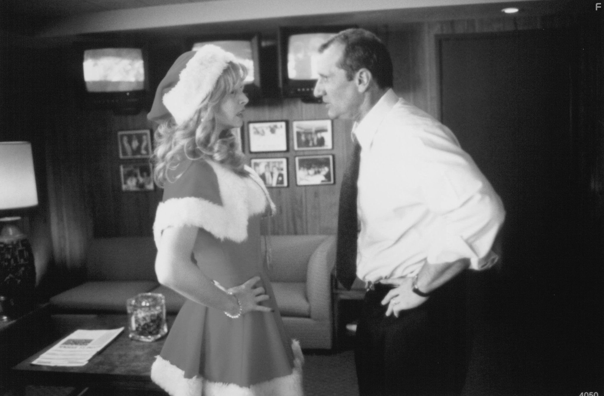 Lisa Kudrow and Ed O'Neill in Счастливые номера (2000)