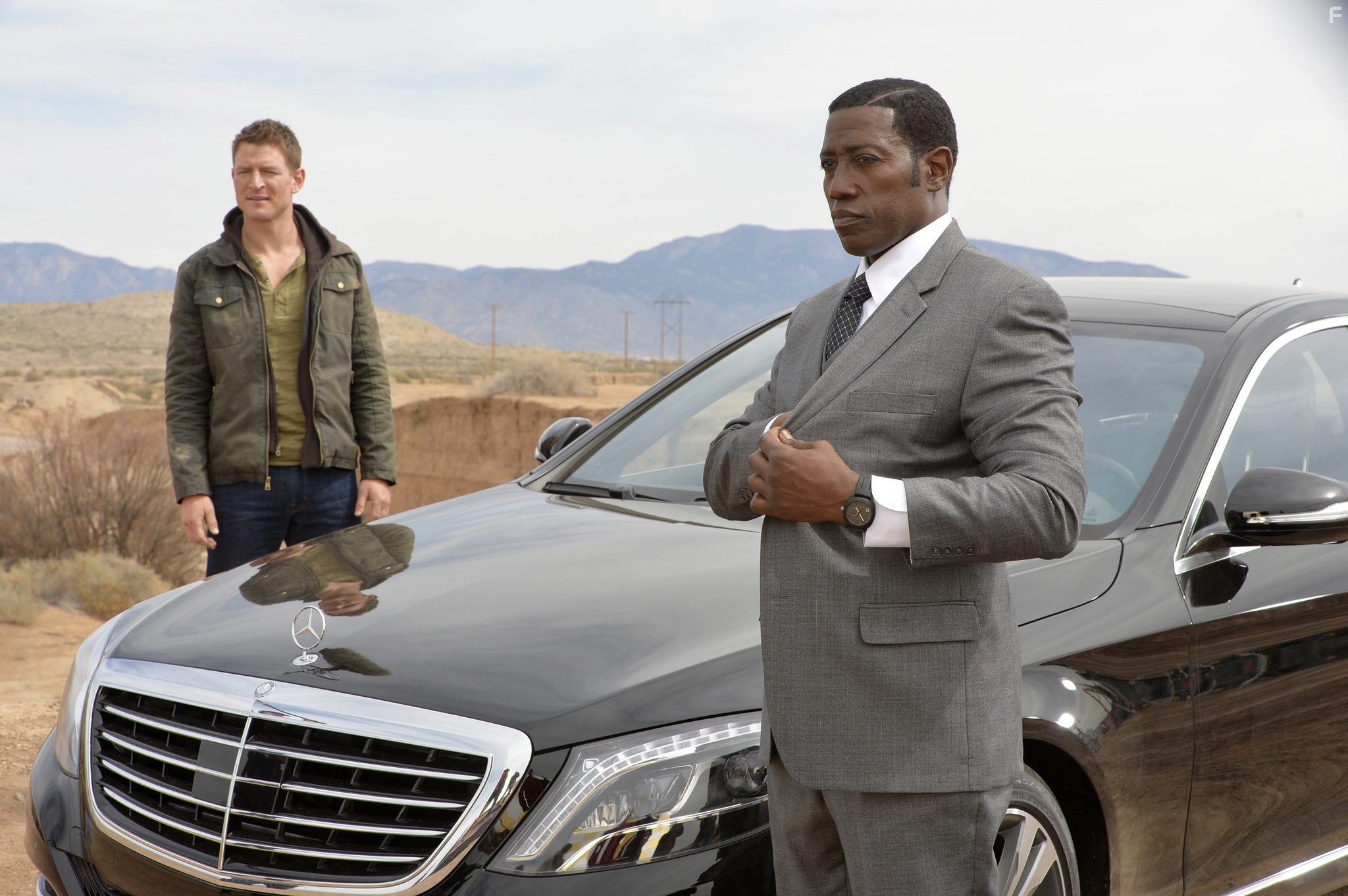 Wesley Snipes and Philip Winchester in Игрок (2015)