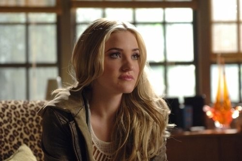 AJ Michalka in Адские кошки (2010)