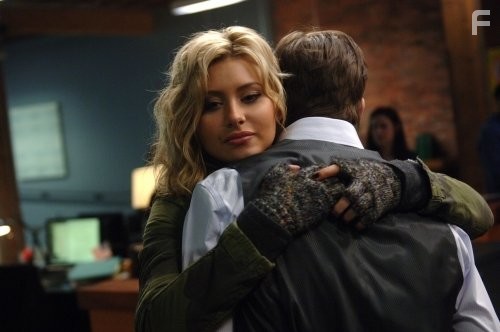 Gale Harold and Aly Michalka in Адские кошки (2010)