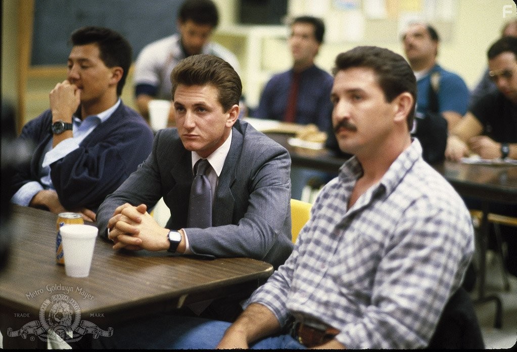 Sean Penn in Цвета (1988)