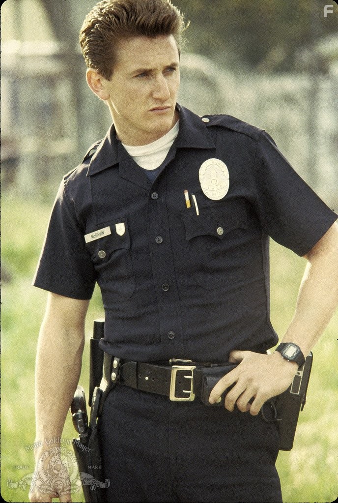 Sean Penn in Цвета (1988)