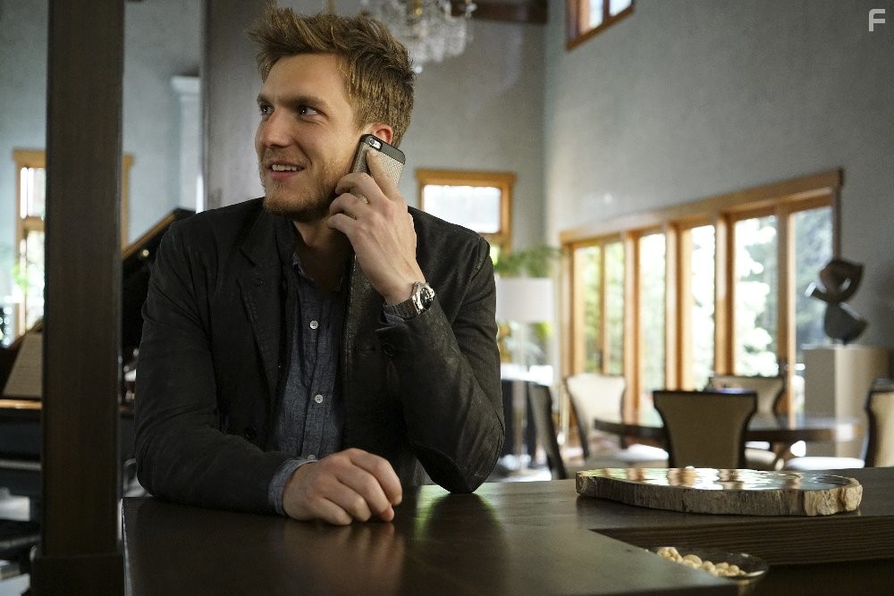 Scott Michael Foster in Кровь и нефть (2015)