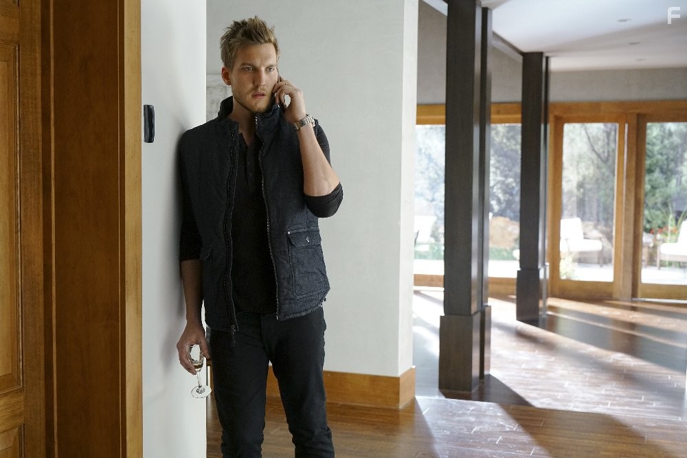 Scott Michael Foster in Кровь и нефть (2015)