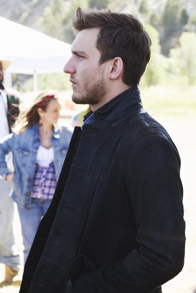 Scott Michael Foster in Кровь и нефть (2015)