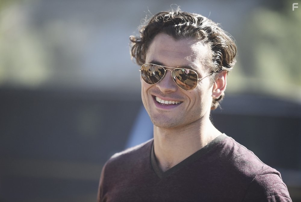 Adan Canto in Кровь и нефть (2015)