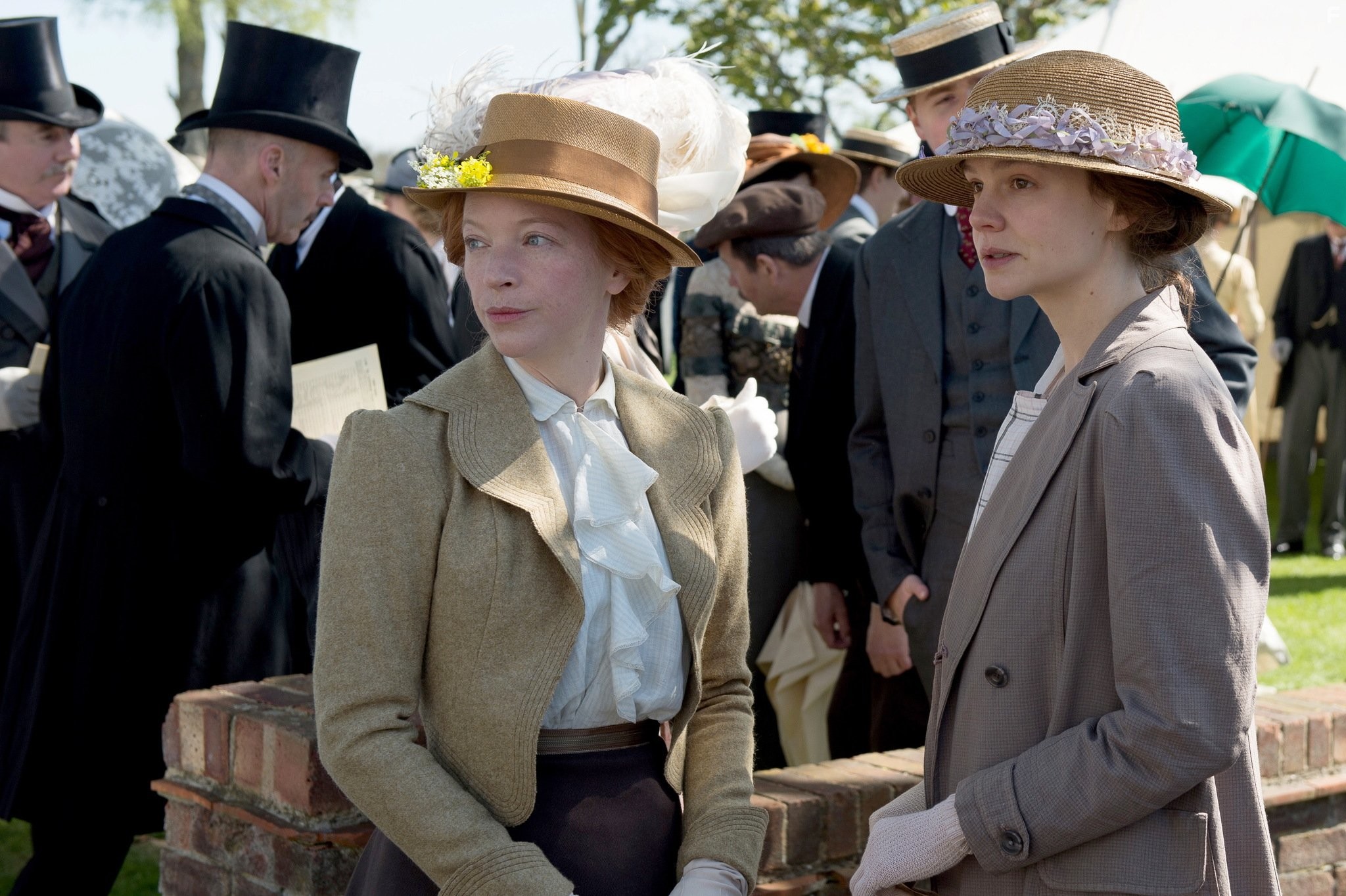 Natalie Press and Carey Mulligan in Суфражистка (2015)