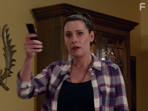 Paget Brewster in Дедушка (2015)