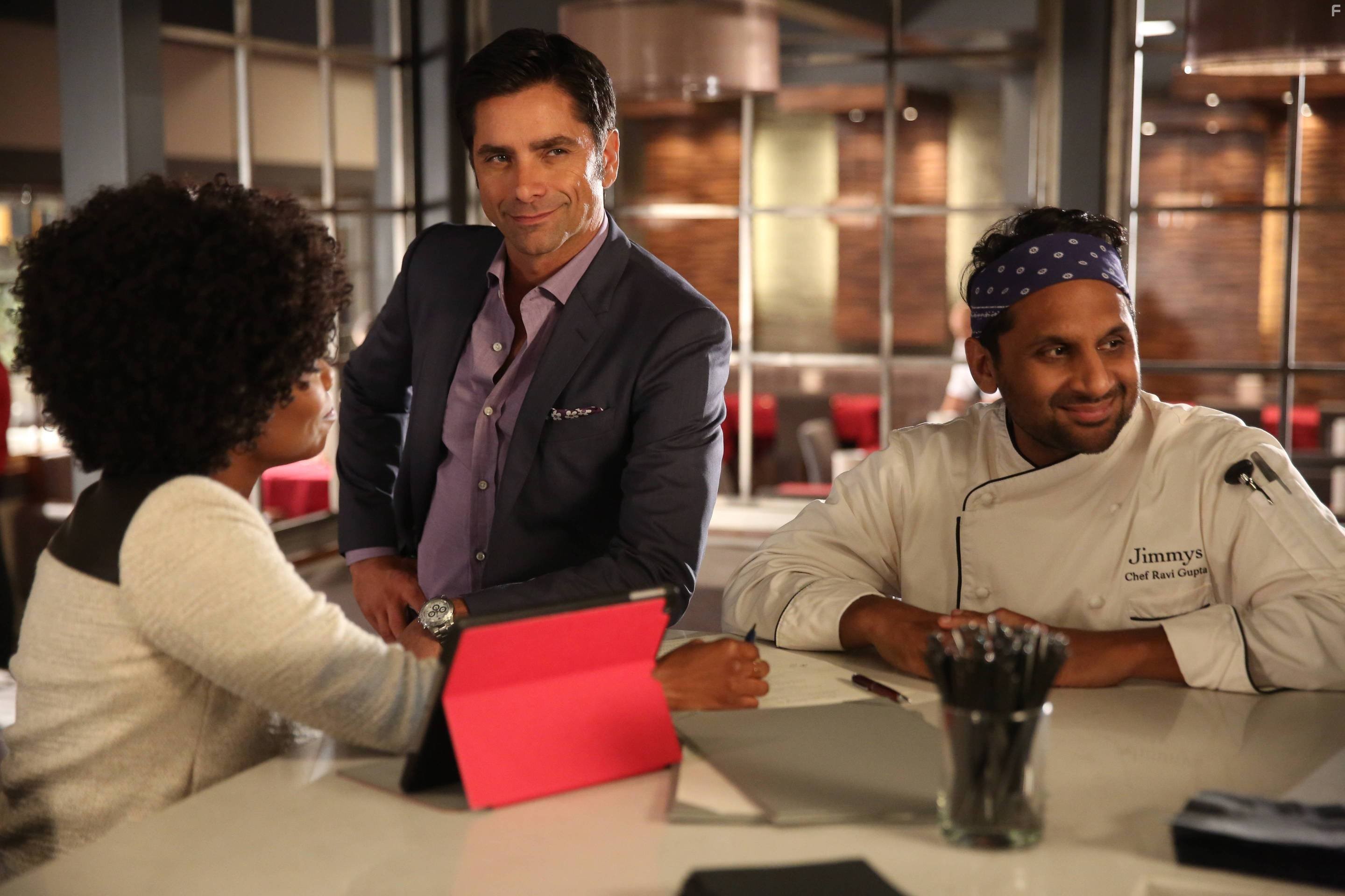 John Stamos, Ravi Patel, and Kelly Jenrette in Дедушка (2015)