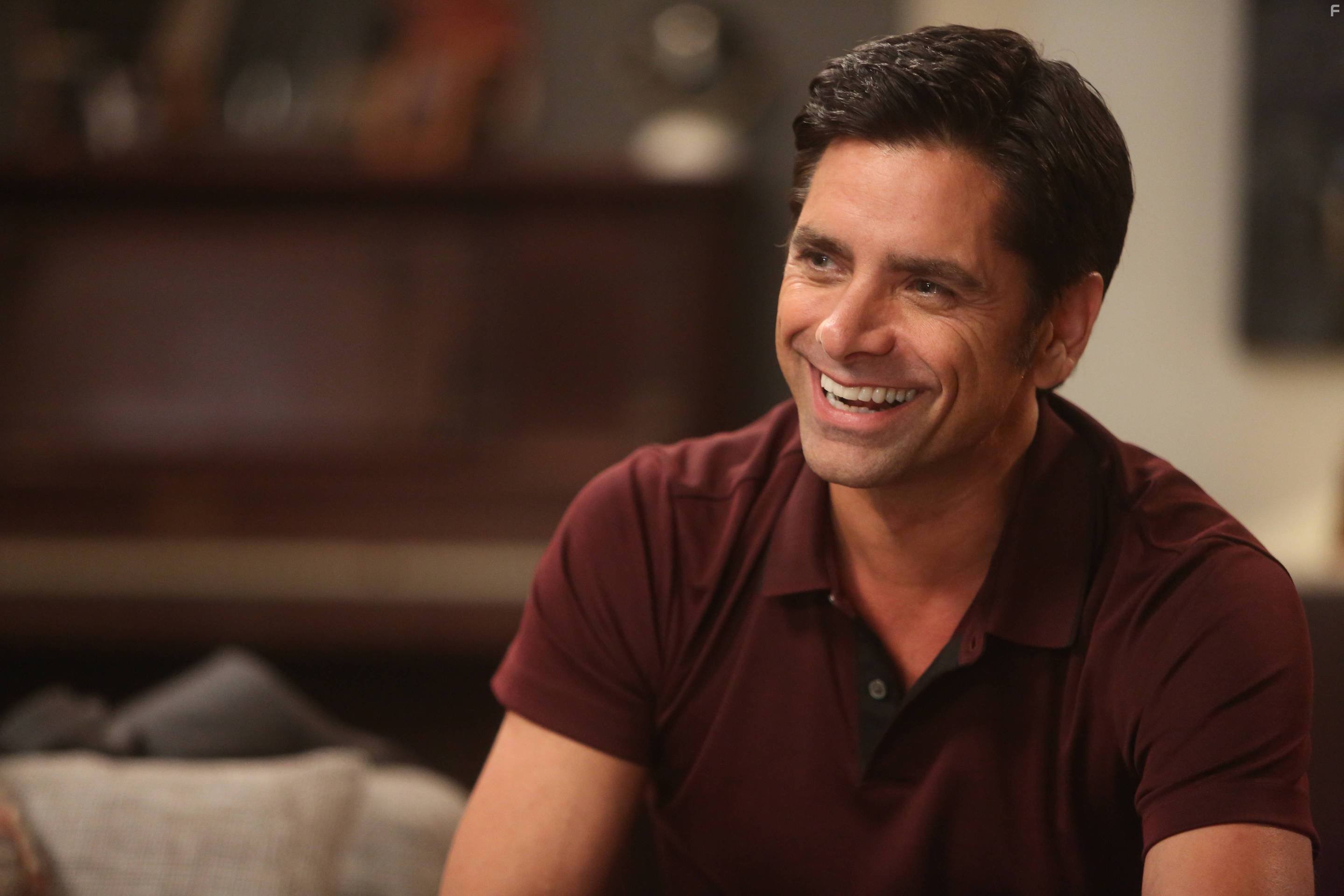 John Stamos in Дедушка (2015)