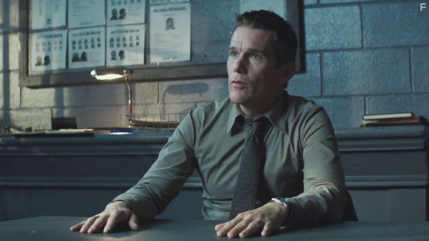 Ethan Hawke in Затмение (2015)