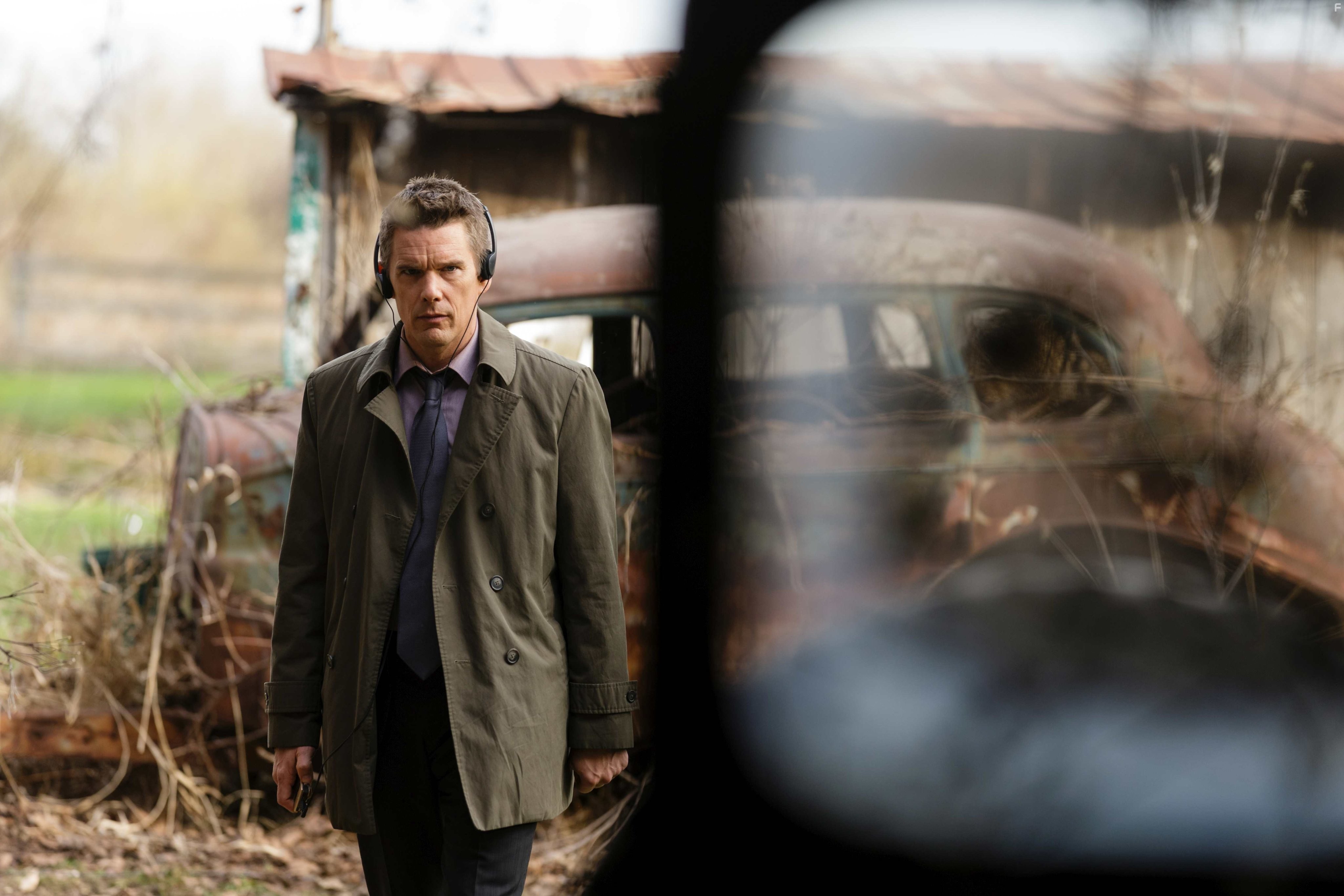 Ethan Hawke in Затмение (2015)